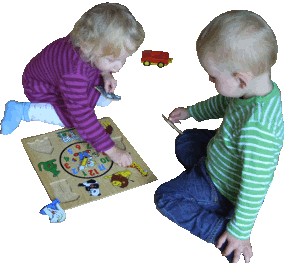 U3-Kinder beim Kinder-Puzzle